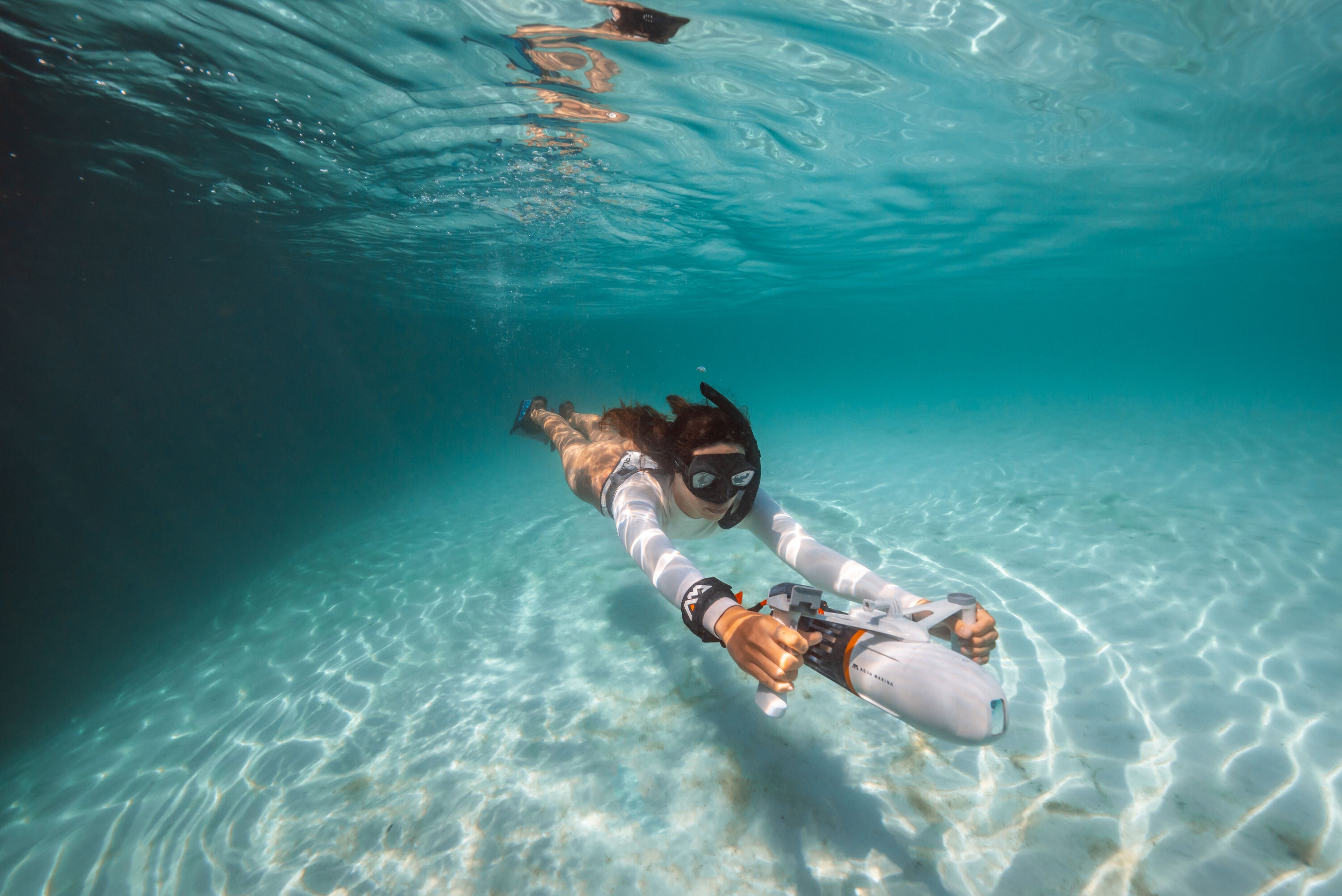 Woman snorkeling underwater with handheld Aqua Marina BLUEDRIVE X Pro. Free shipping at e-boarders.com