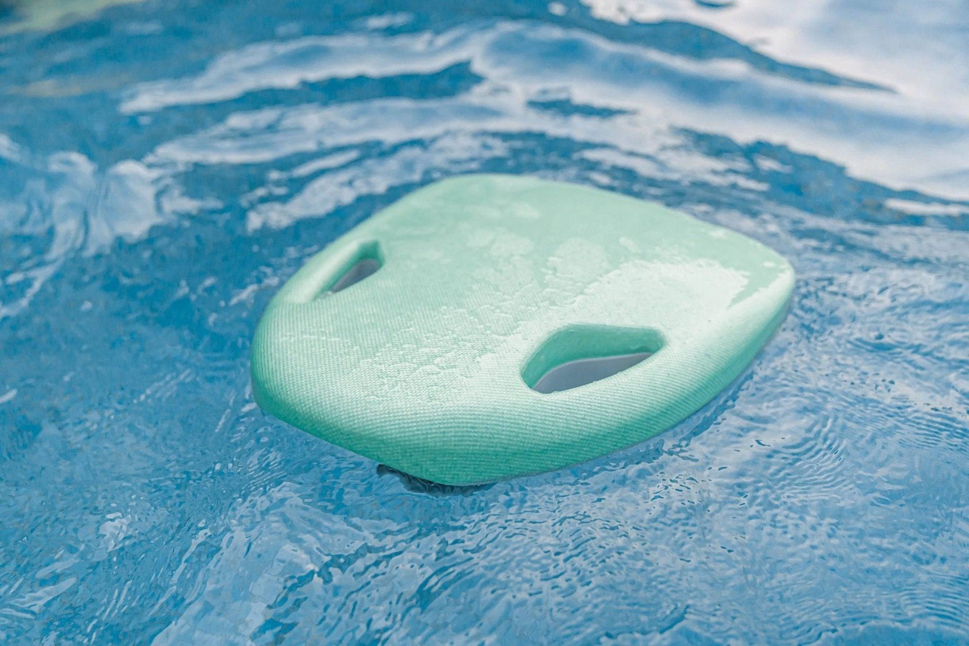 ASIWO MAKO electric swimming kickboard in green floating in a pool for aquatic swim assistance. Ships free at e-boarders.com
