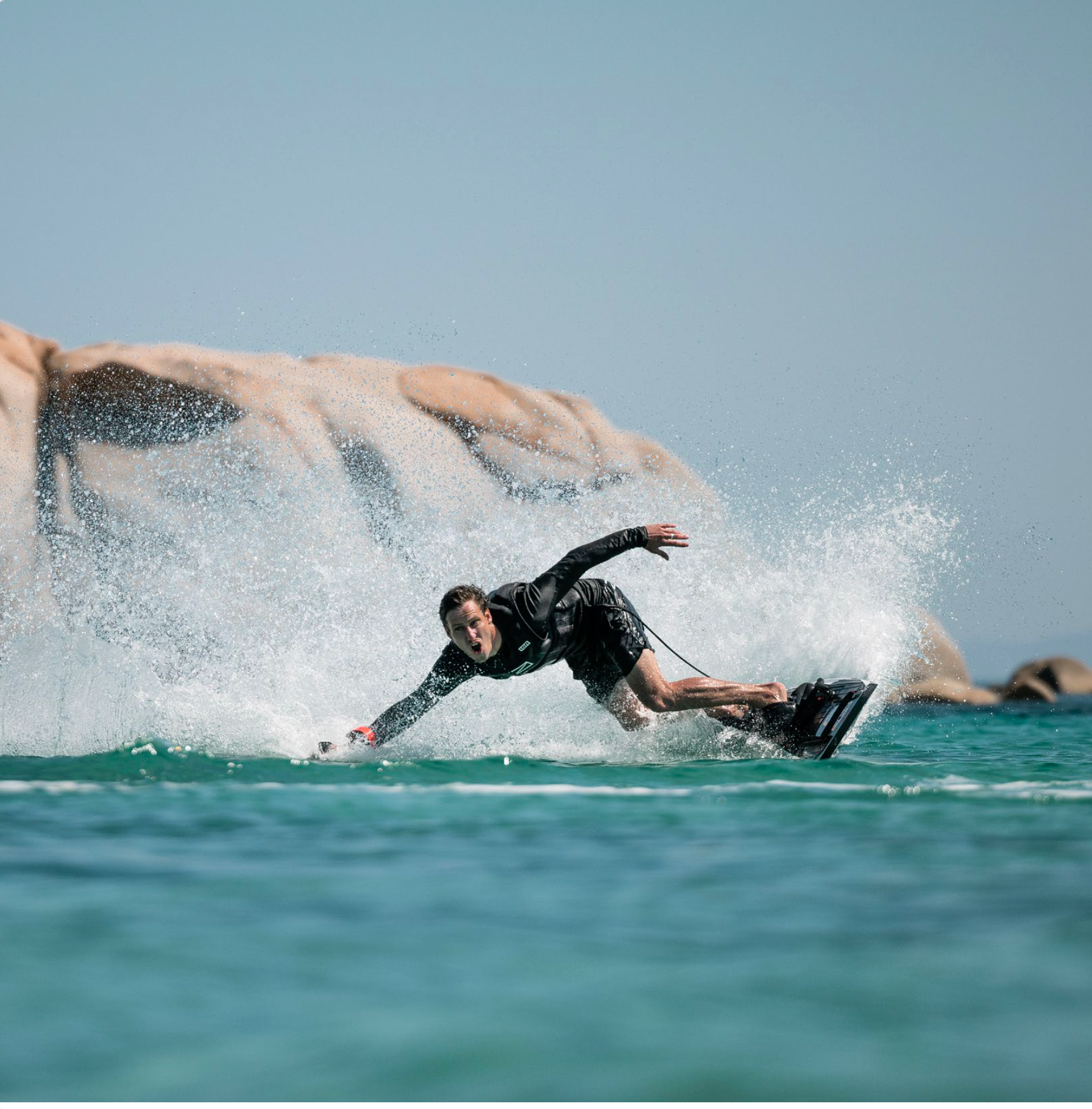 e-boarders-eboarders-awake-brabus-shadow-ejetboard-ravik-vinga-fin-board-bag-kit-wall-mount-custom-battery-charger-powerkey-ravik-vinga-jetboard-efoil-standard-range-extended-range-watersports-water-sports-electric-wakeboard-surfboard-ejetboard-efoil-ewakeboard-epaddleboard-eboard-boardbag-man-surfing